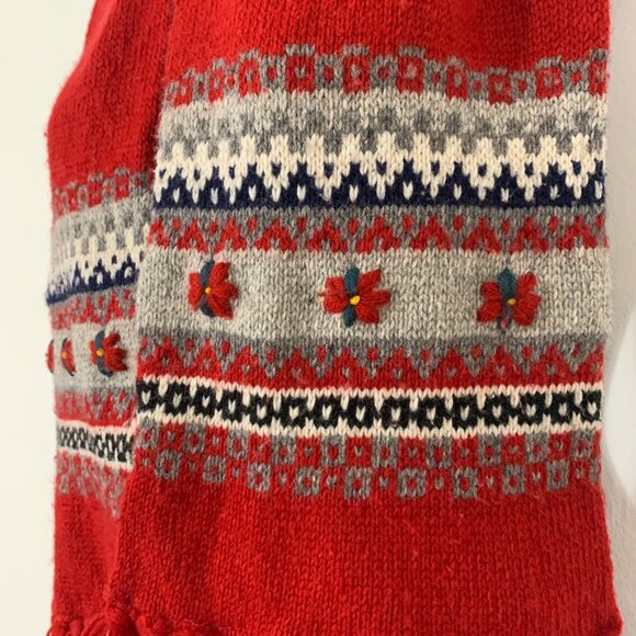 Holiday 3D Poinsettia Red Knit Winter Rectangle Scarf Fringe Detail Unisex - Picture 2 of 3